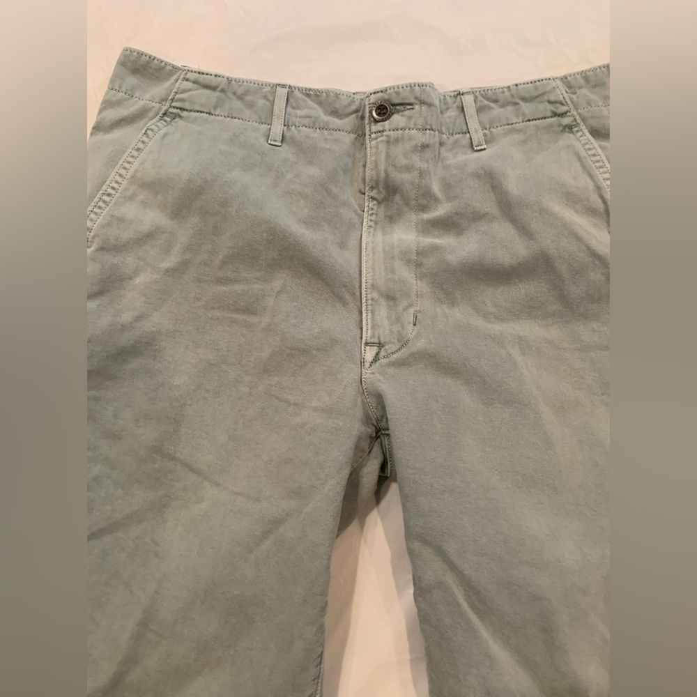 Levi's Light Green Men's Chino Shorts 36x10 - Picture 2 of 7